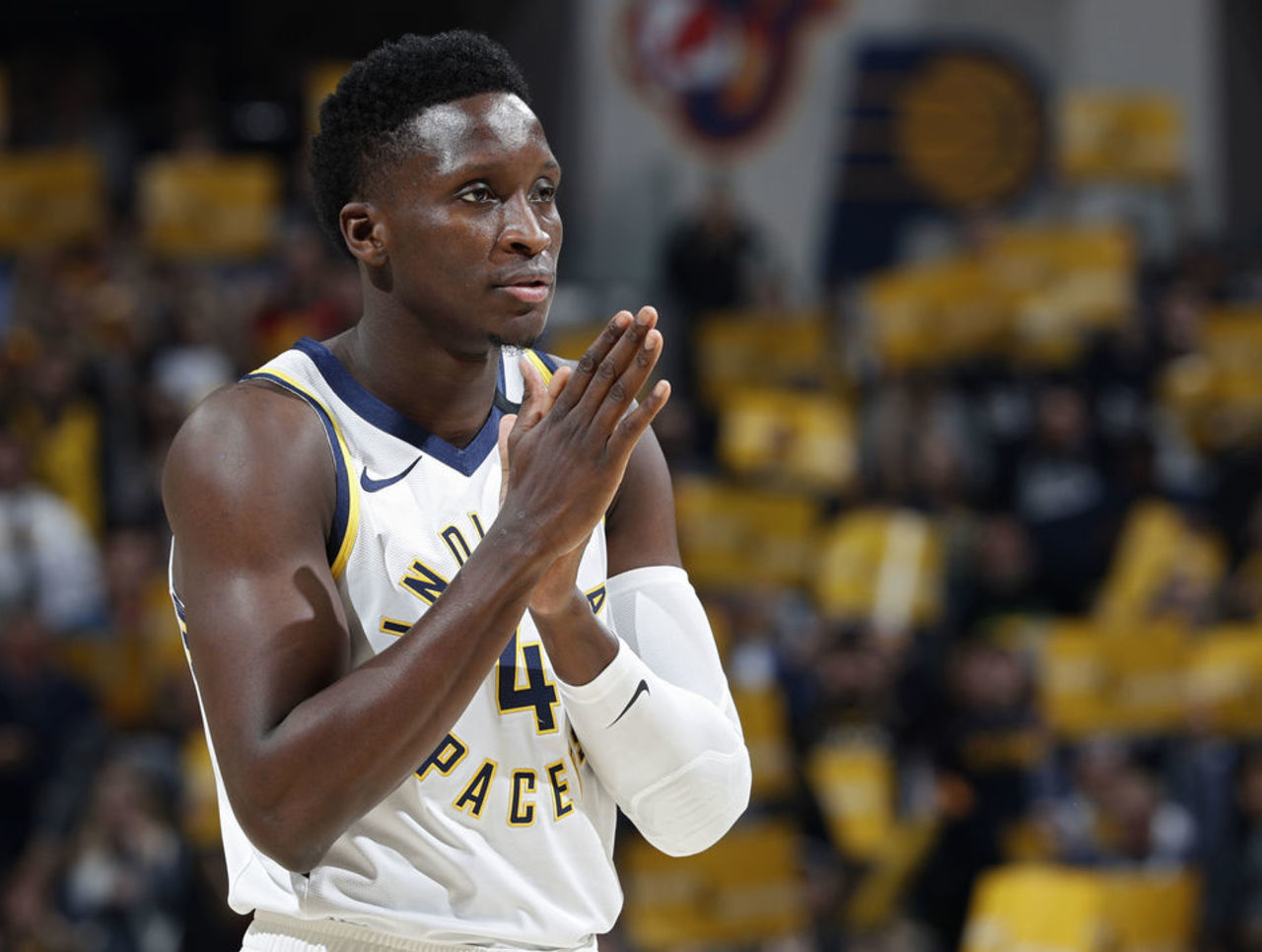 深陷债务泥 深陷债务泥