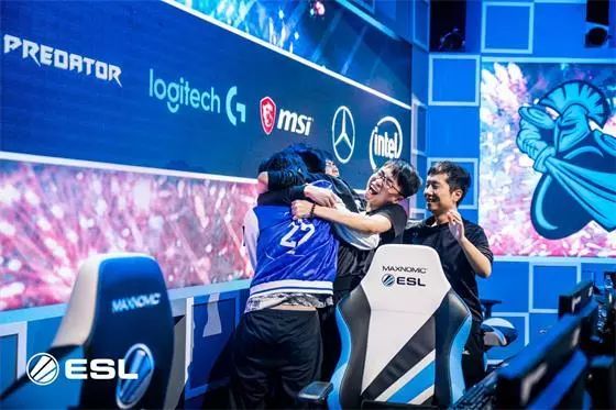 底线击球稳 底线击球稳